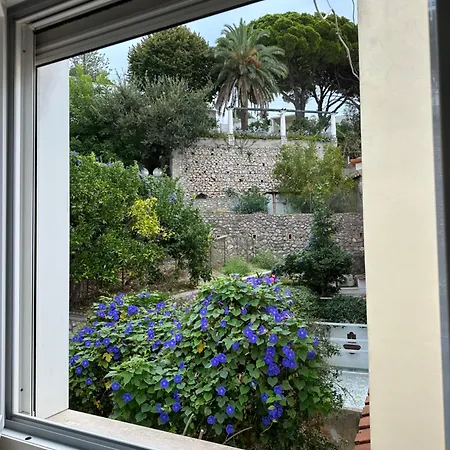 Joy Semesterbostad Capri